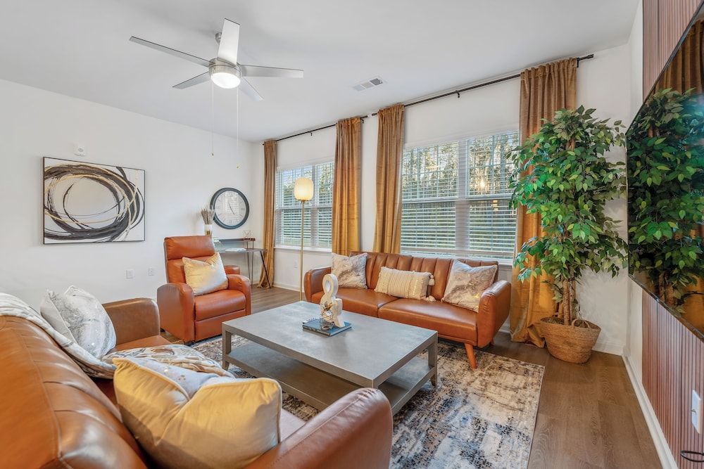 Luxurious Apartments - Pool Gym Bikes Luxury Apartment, 3 Bedrooms, Mobility Accessible, Pets Allowed 45