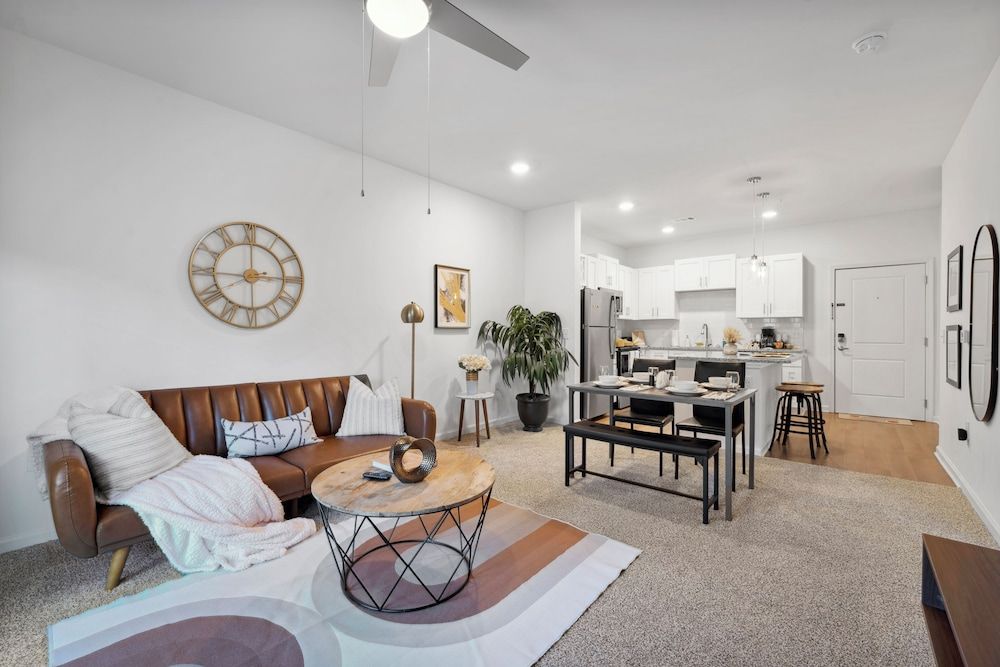 Luxurious Apartments - Pool Gym Bikes Luxury Apartment, 1 Bedroom, Pets Allowed 19