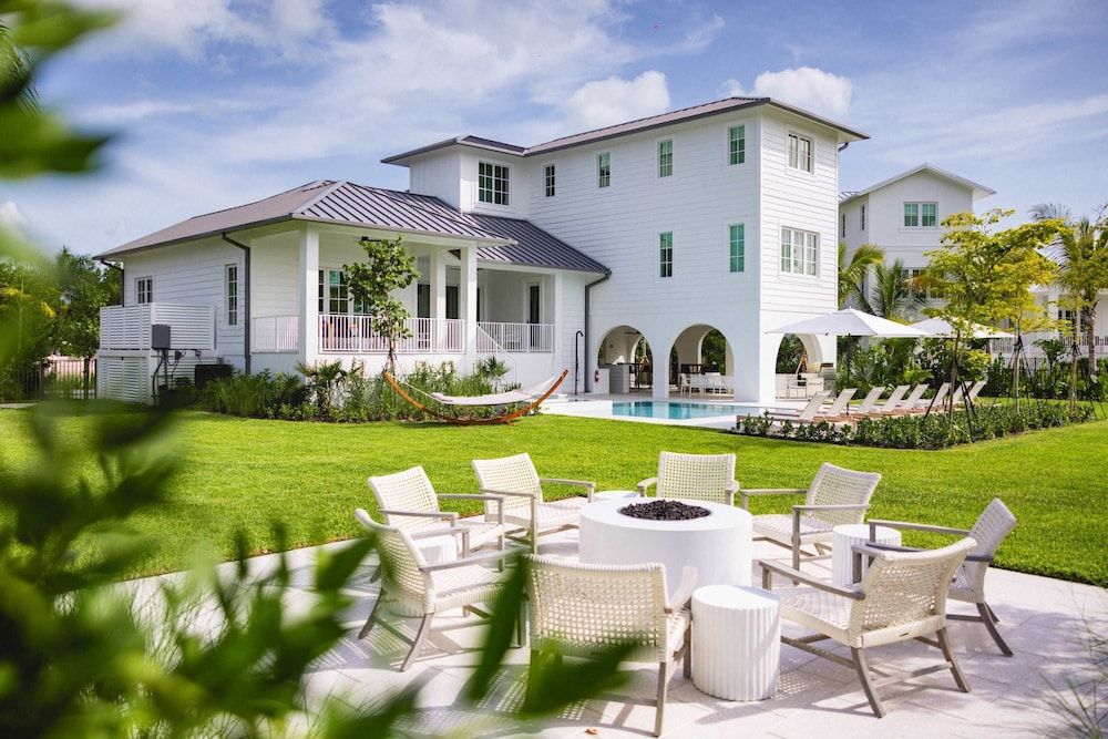 Brand New The Greenmoor House With Pool House 38