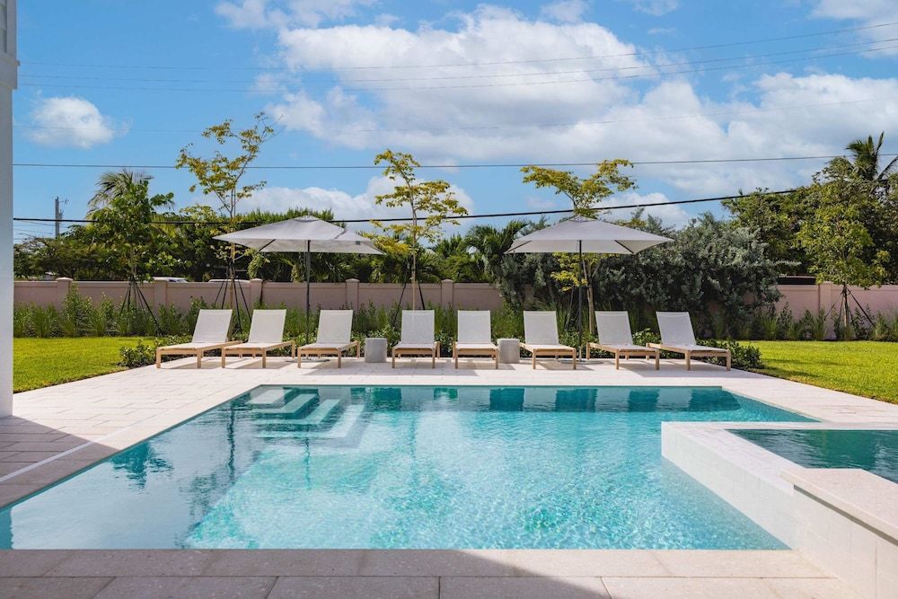 Brand New The Greenmoor House With Pool House 33