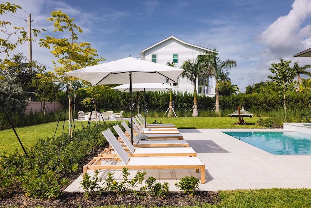 Brand New The Greenmoor House With Pool House 37