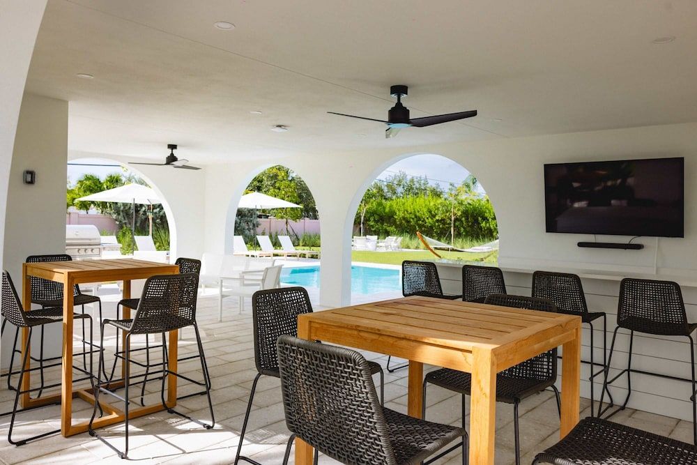 Brand New The Greenmoor House With Pool House 35