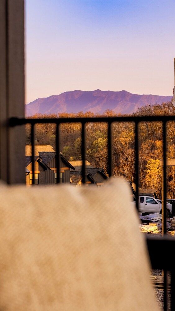 Star Gazer Luxury Rooftop Cabin Exclusive House, 5 Bedrooms, Balcony, Mountain View 32