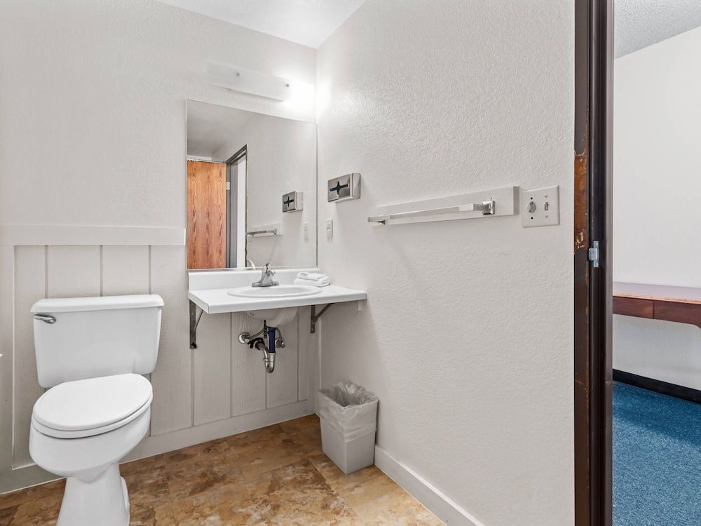 Luxury Inn Basic Double Room 2