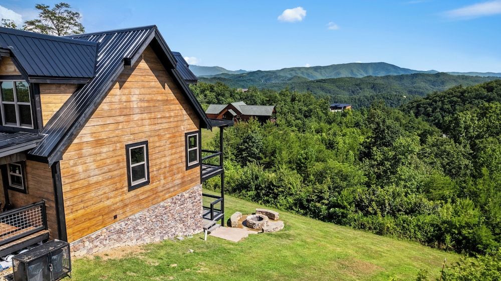 Amazing View Cabin w Gameroom Hot Tub Fire Pit Apartment 9