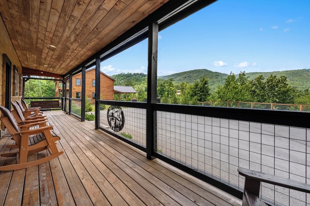 Amazing View Cabin w Gameroom Hot Tub Fire Pit Apartment 24