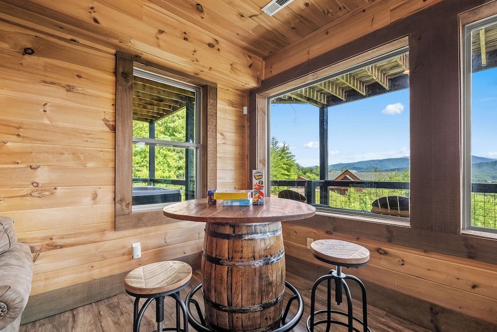 Amazing View Cabin w Gameroom Hot Tub Fire Pit Apartment 52
