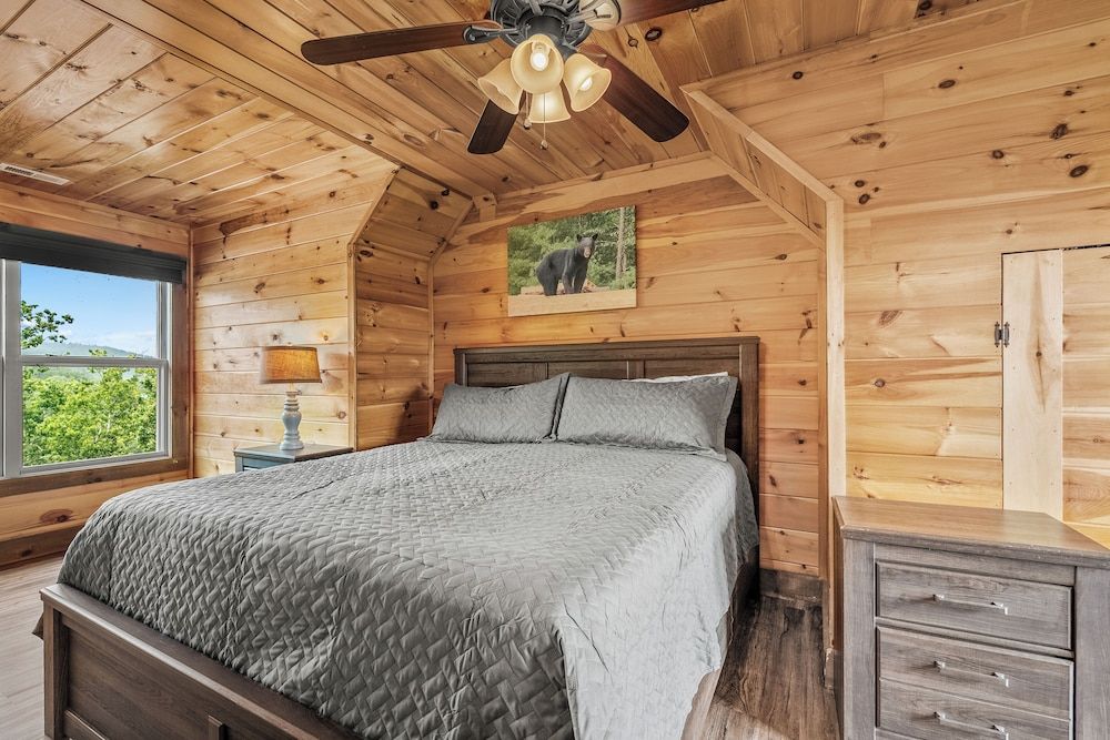 Amazing View Cabin w Gameroom Hot Tub Fire Pit Apartment 42