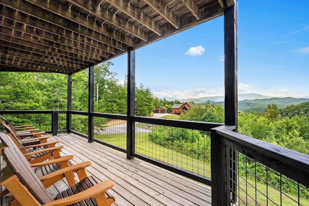 Amazing View Cabin w Gameroom Hot Tub Fire Pit Apartment 31