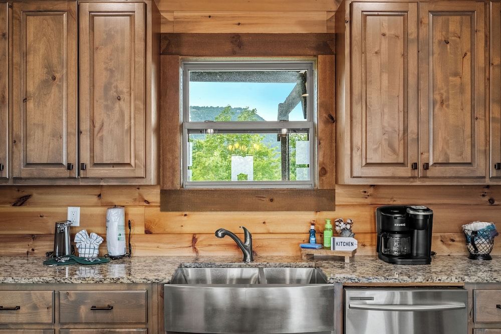 Amazing View Cabin w Gameroom Hot Tub Fire Pit Apartment 36