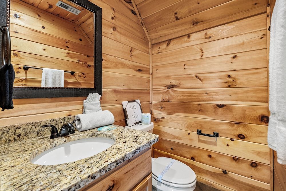 Amazing View Cabin w Gameroom Hot Tub Fire Pit Apartment 41