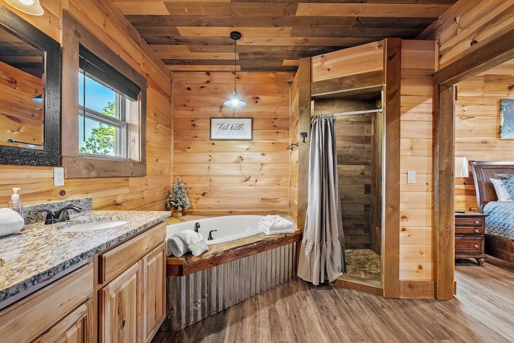 Amazing View Cabin w Gameroom Hot Tub Fire Pit Apartment 66