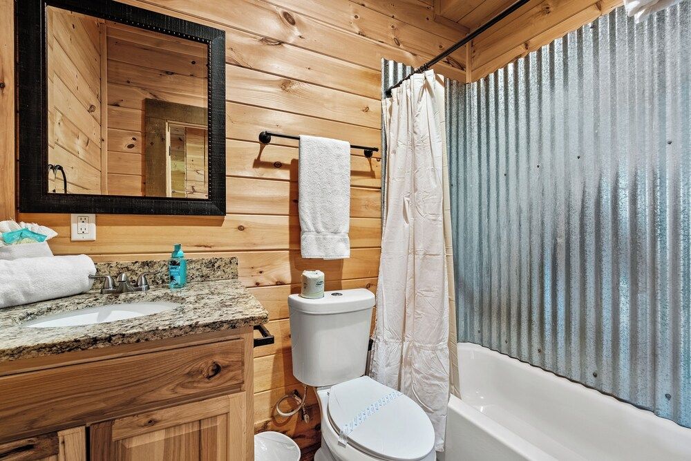 Amazing View Cabin w Gameroom Hot Tub Fire Pit Apartment 46