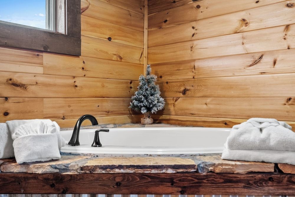 Amazing View Cabin w Gameroom Hot Tub Fire Pit Apartment 39