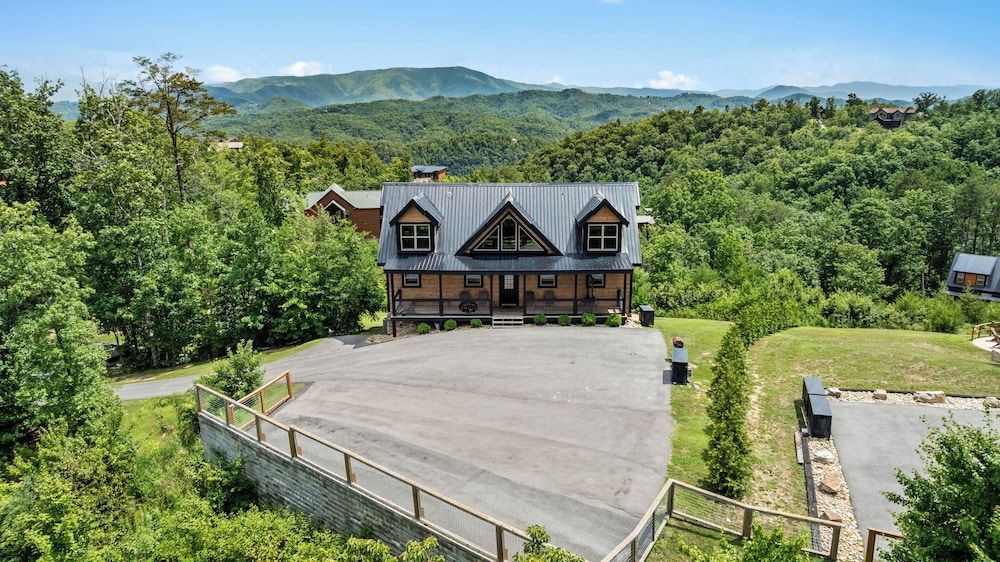 Amazing View Cabin w Gameroom Hot Tub Fire Pit Apartment 5