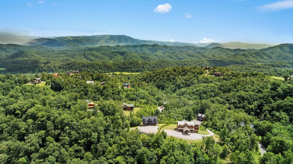 Amazing View Cabin w Gameroom Hot Tub Fire Pit Apartment 4