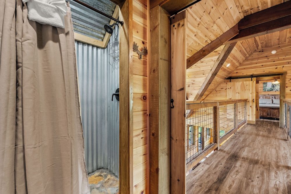 Amazing View Cabin w Gameroom Hot Tub Fire Pit Apartment 40