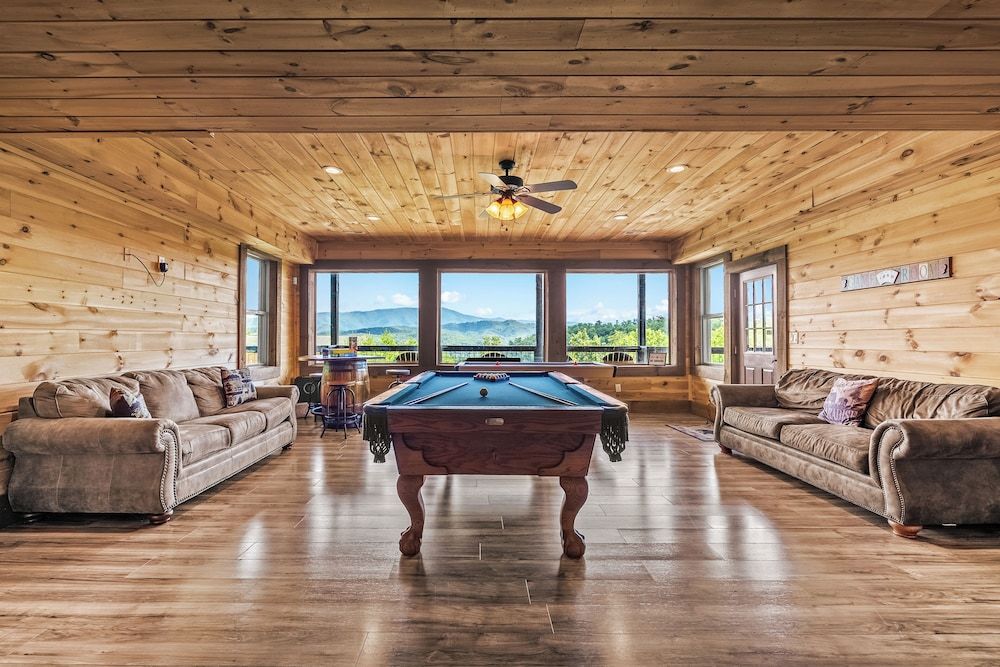 Amazing View Cabin w Gameroom Hot Tub Fire Pit Apartment 51