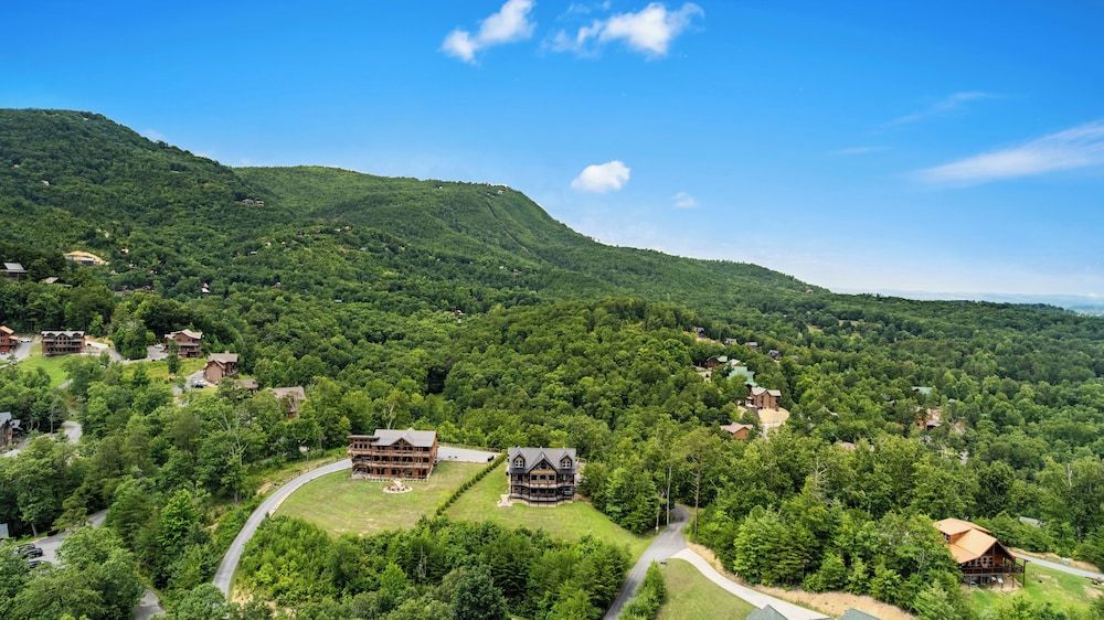 Amazing View Cabin w Gameroom Hot Tub Fire Pit Apartment 21