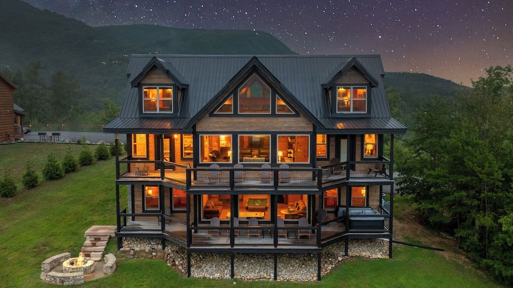Amazing View Cabin w Gameroom Hot Tub Fire Pit