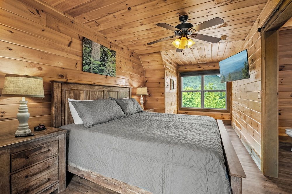 Amazing View Cabin w Gameroom Hot Tub Fire Pit Apartment 47
