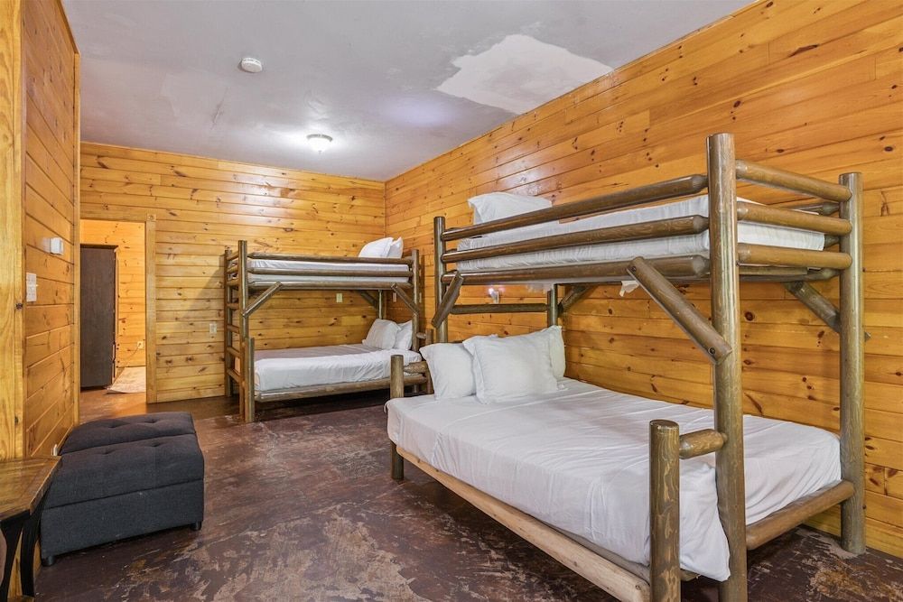 River View Dog Friendly Game Room w Hot Tub Apartment 35