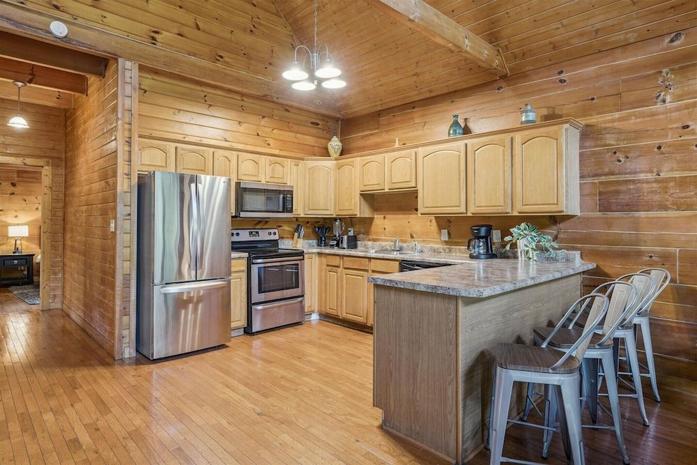 River View Dog Friendly Game Room w Hot Tub Apartment 64