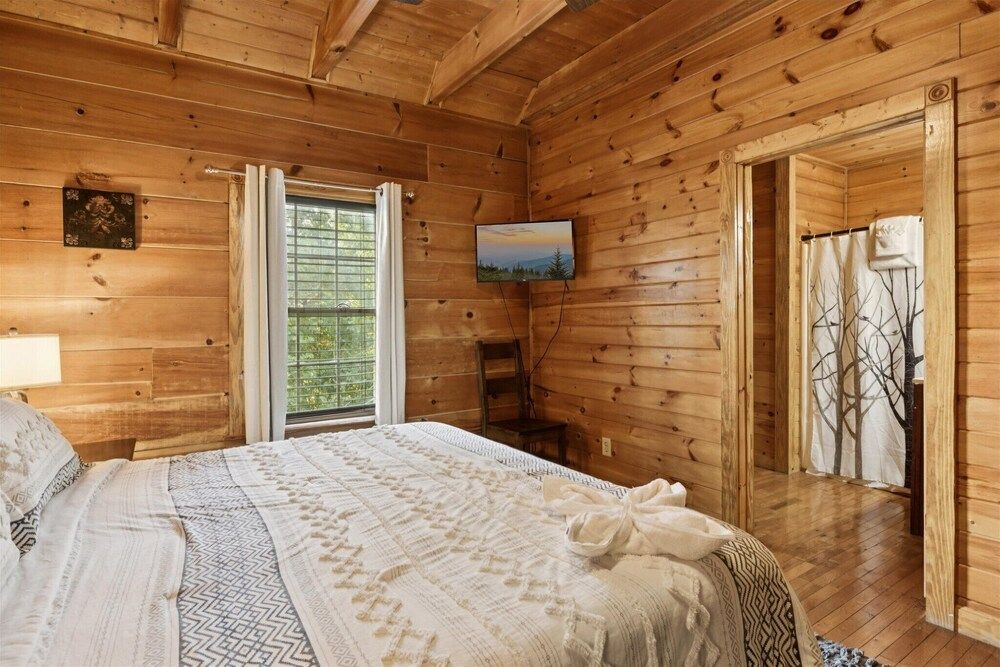 River View Dog Friendly Game Room w Hot Tub Apartment 21