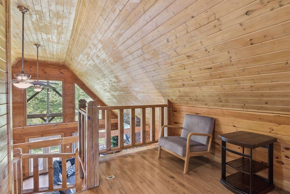 River View Dog Friendly Game Room w Hot Tub Apartment 46