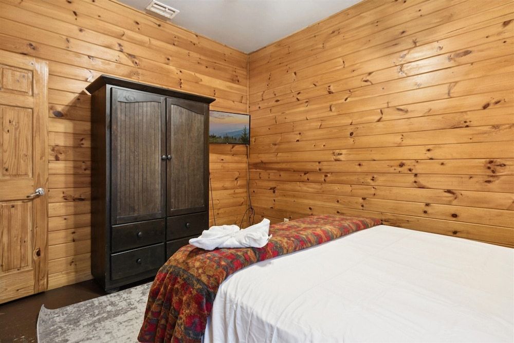 River View Dog Friendly Game Room w Hot Tub Apartment 38