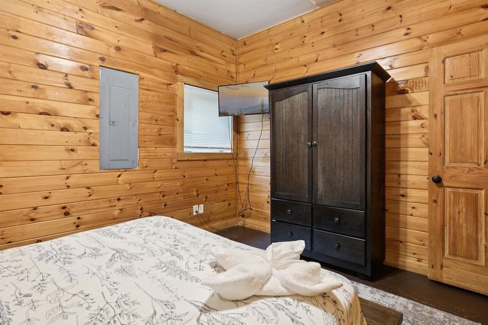 River View Dog Friendly Game Room w Hot Tub Apartment 43