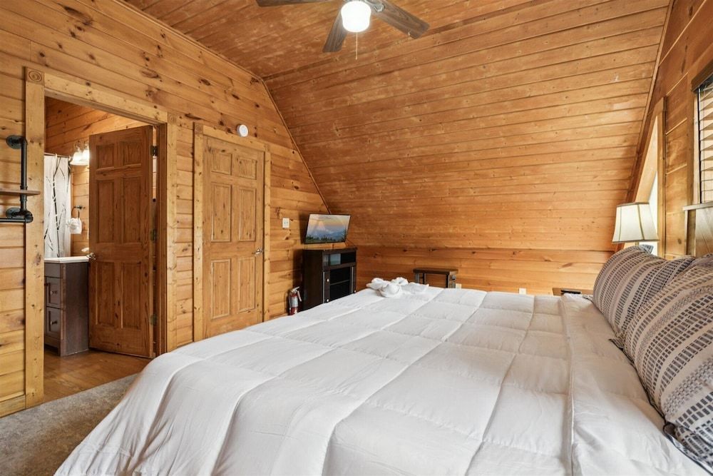 River View Dog Friendly Game Room w Hot Tub Apartment 50