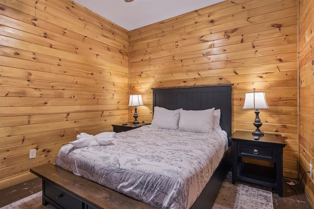 River View Dog Friendly Game Room w Hot Tub Apartment 41