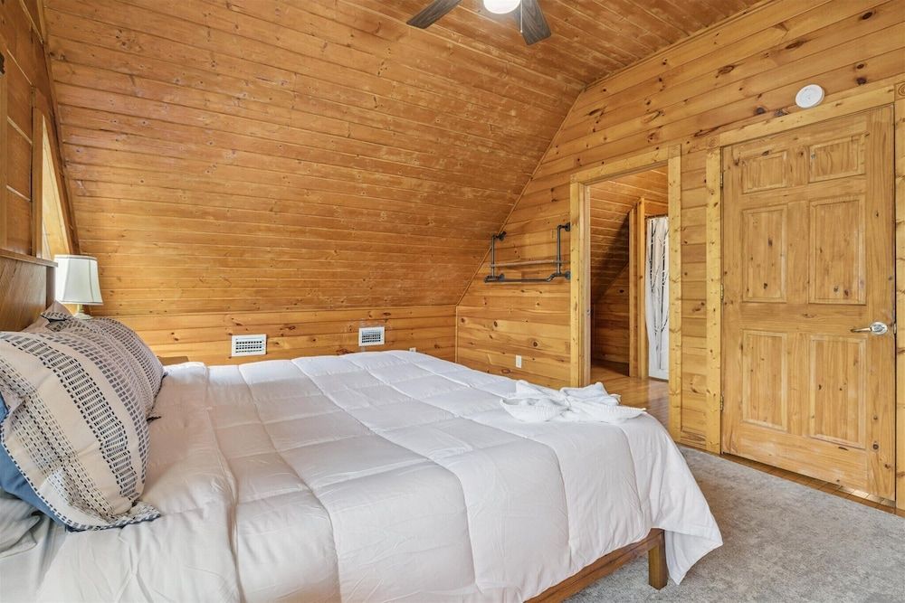 River View Dog Friendly Game Room w Hot Tub Apartment 51