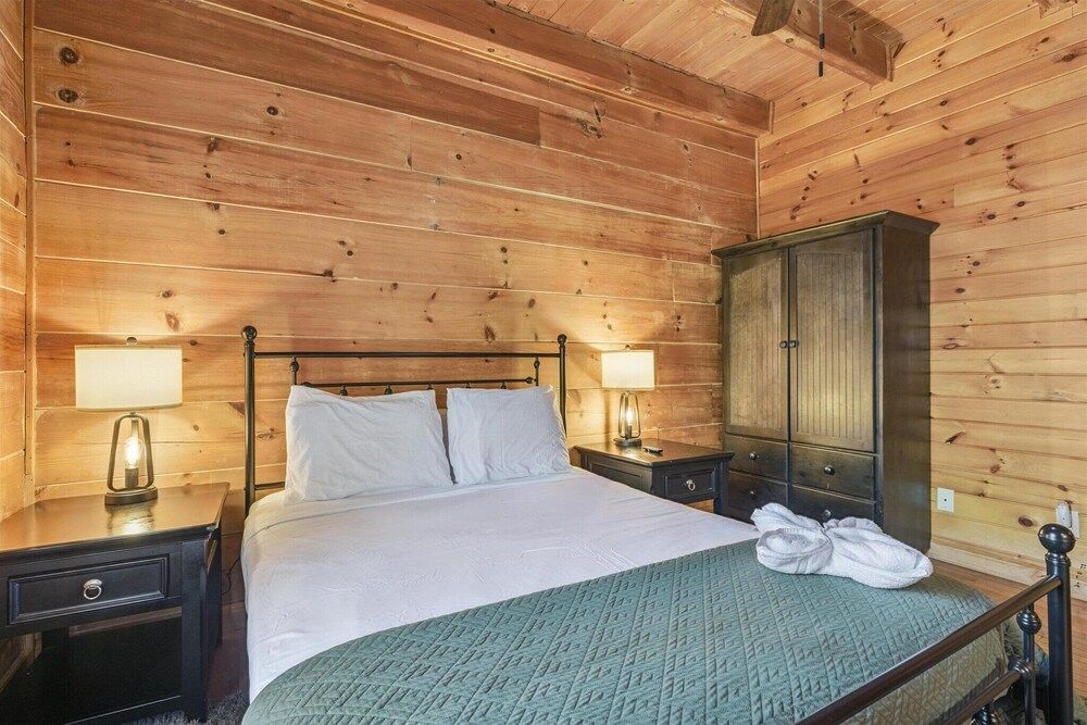 River View Dog Friendly Game Room w Hot Tub Apartment 29