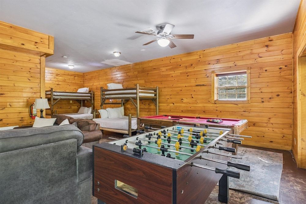 River View Dog Friendly Game Room w Hot Tub Apartment 34