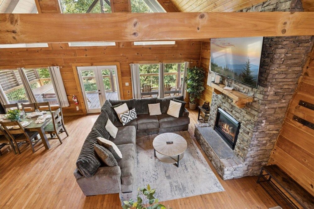 River View Dog Friendly Game Room w Hot Tub Apartment 48