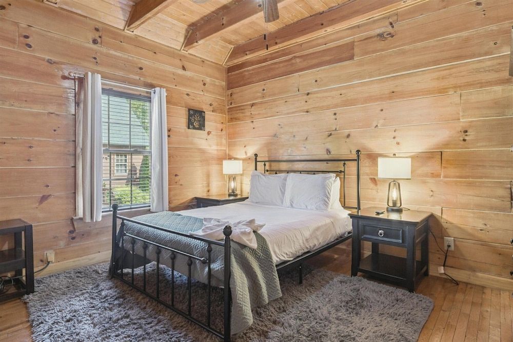 River View Dog Friendly Game Room w Hot Tub Apartment 26