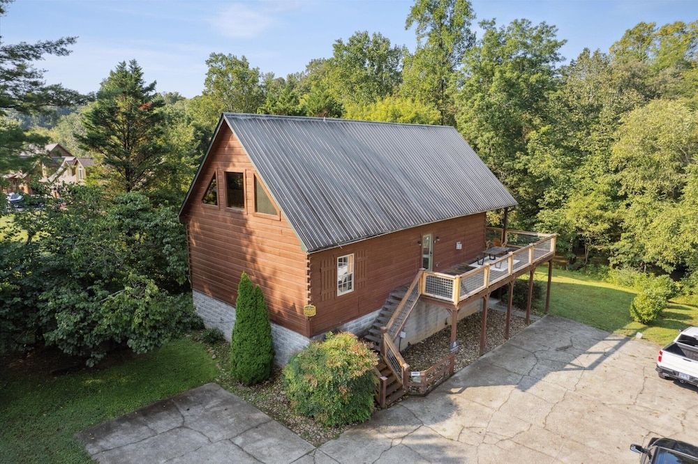 River View Dog Friendly Game Room w Hot Tub Apartment 55