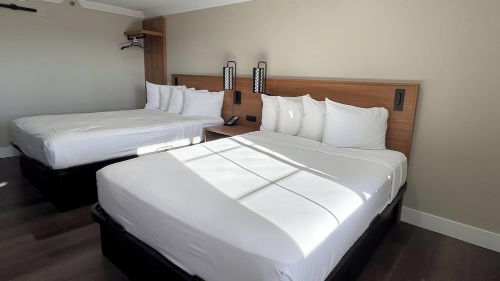 BORDER PLAZA HOTEL Premium Quadruple Room, 2 Queen Beds, Non Smoking 19