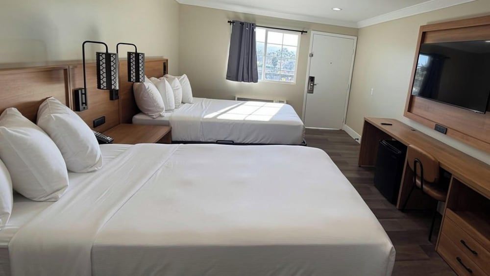 BORDER PLAZA HOTEL Premium Quadruple Room, 2 Queen Beds, Non Smoking 14