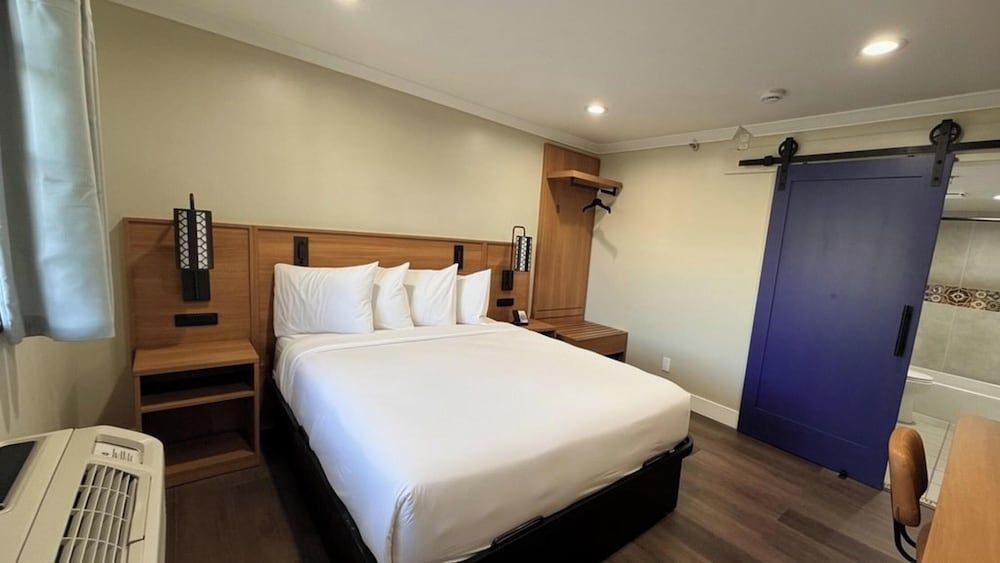 BORDER PLAZA HOTEL Premium Single Room, 1 King Bed, Non Smoking 12