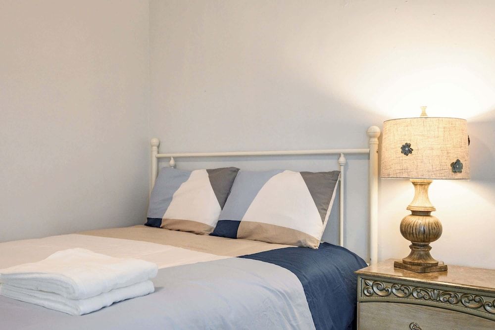 Near LA Cozy Home With Full Kitchen & Laundry Apartment, 2 Queen Beds, Patio, Garden View (307-3 Alhambra) 11