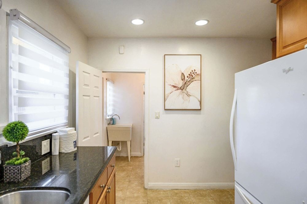 Near LA Cozy Home With Full Kitchen & Laundry Apartment, 2 Queen Beds, Patio, Garden View (307-3 Alhambra) 32