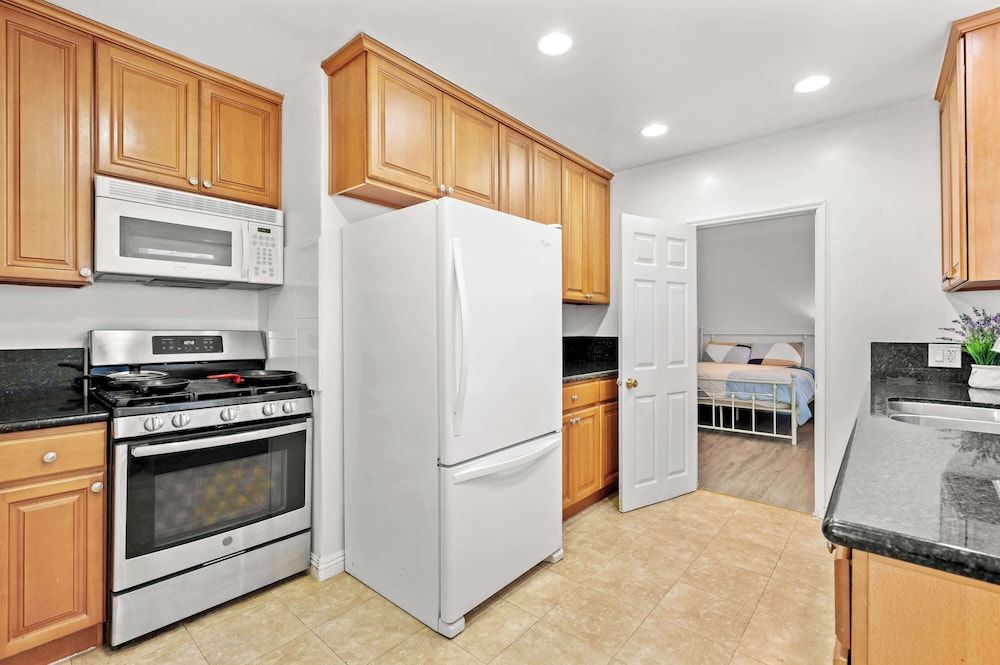 Near LA Cozy Home With Full Kitchen & Laundry Apartment, 2 Queen Beds, Patio, Garden View (307-3 Alhambra) 14