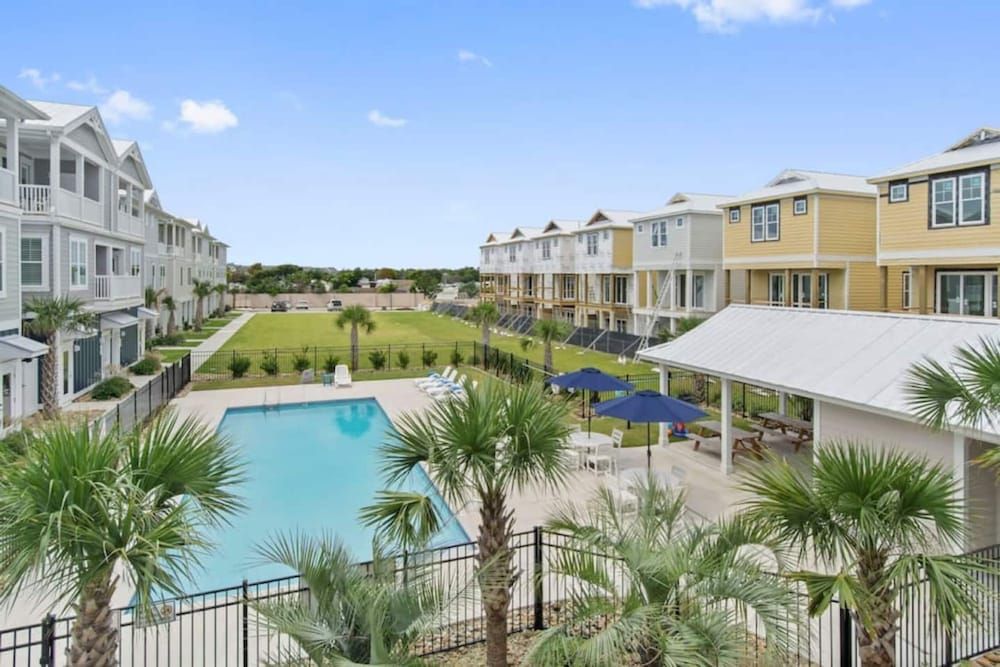 Luxury Beach Condo 5 Min Walk to Beach Shops Apartment 43