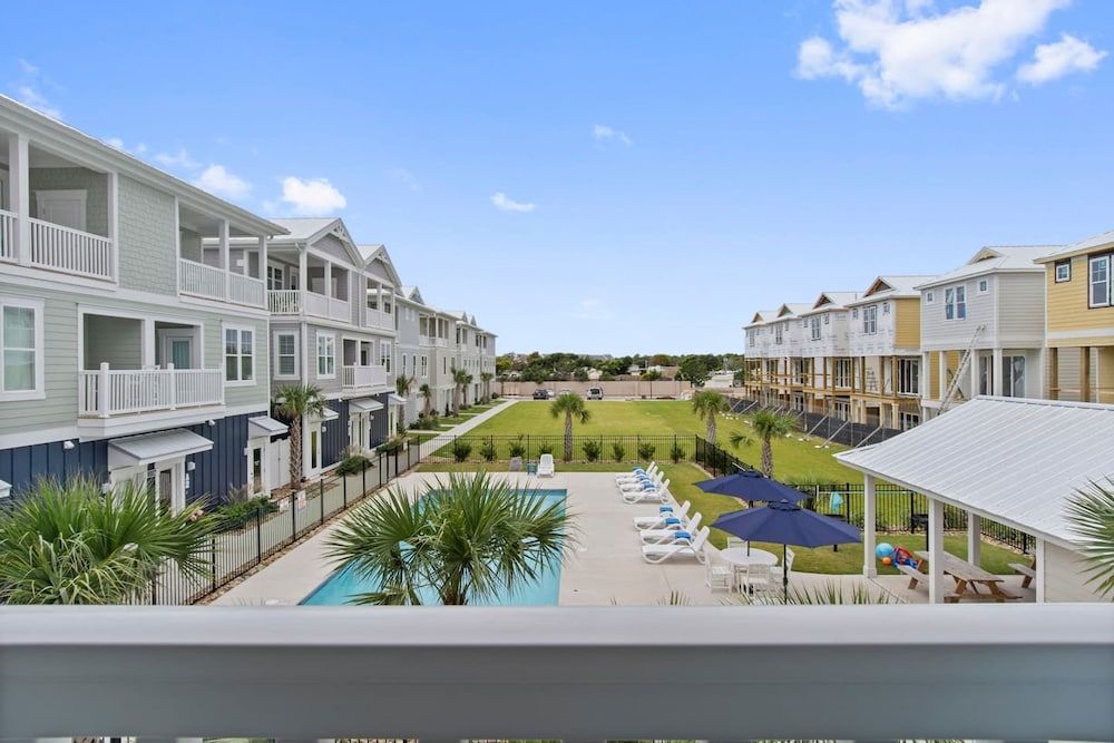 Luxury Beach Condo 5 Min Walk to Beach Shops Apartment 45