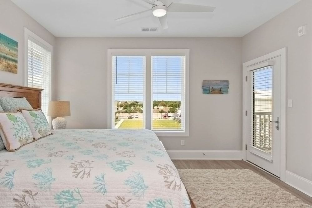 Luxury Beach Condo 5 Min Walk to Beach Shops Apartment 20