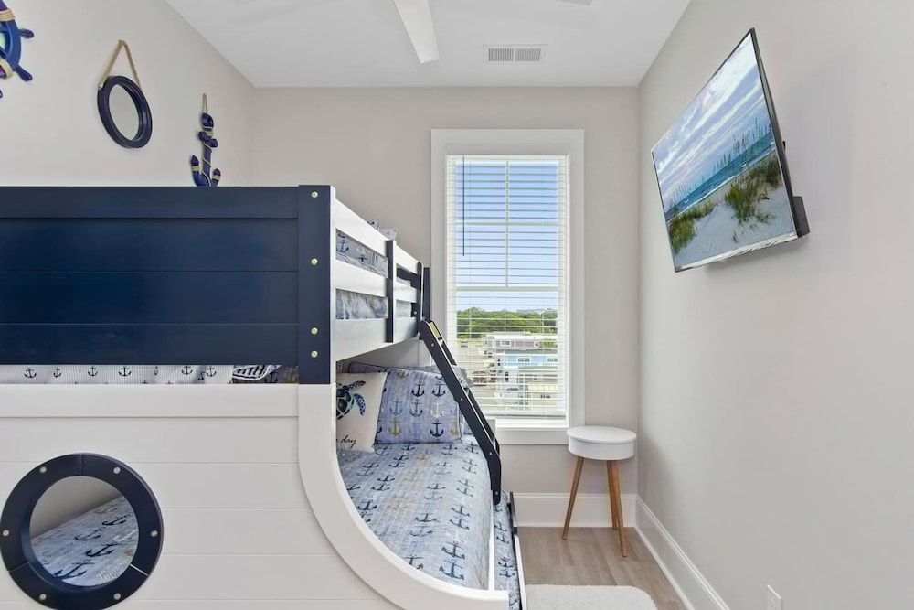 Luxury Beach Condo 5 Min Walk to Beach Shops Apartment 35