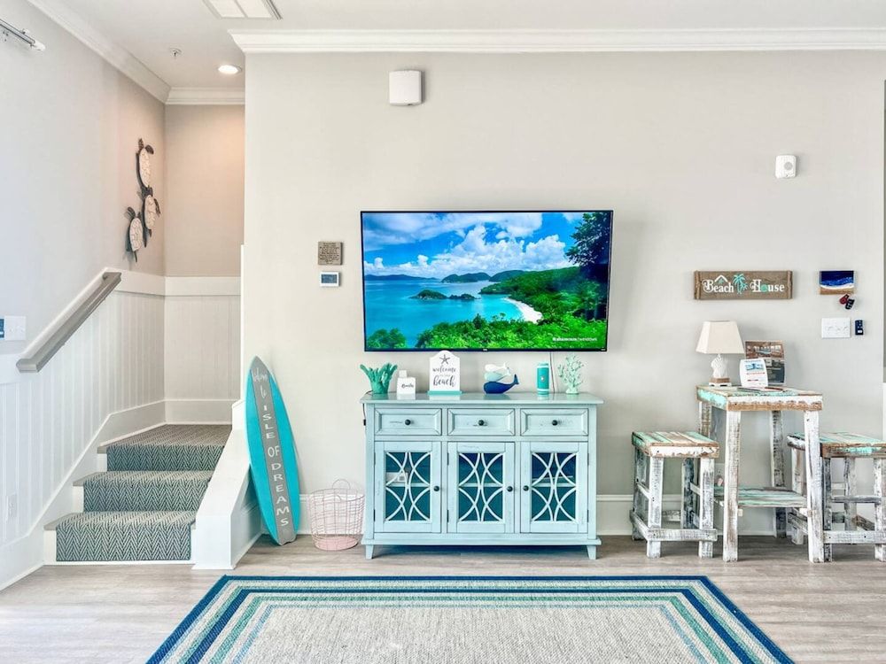 Luxury Beach Condo 5 Min Walk to Beach Shops Apartment 10